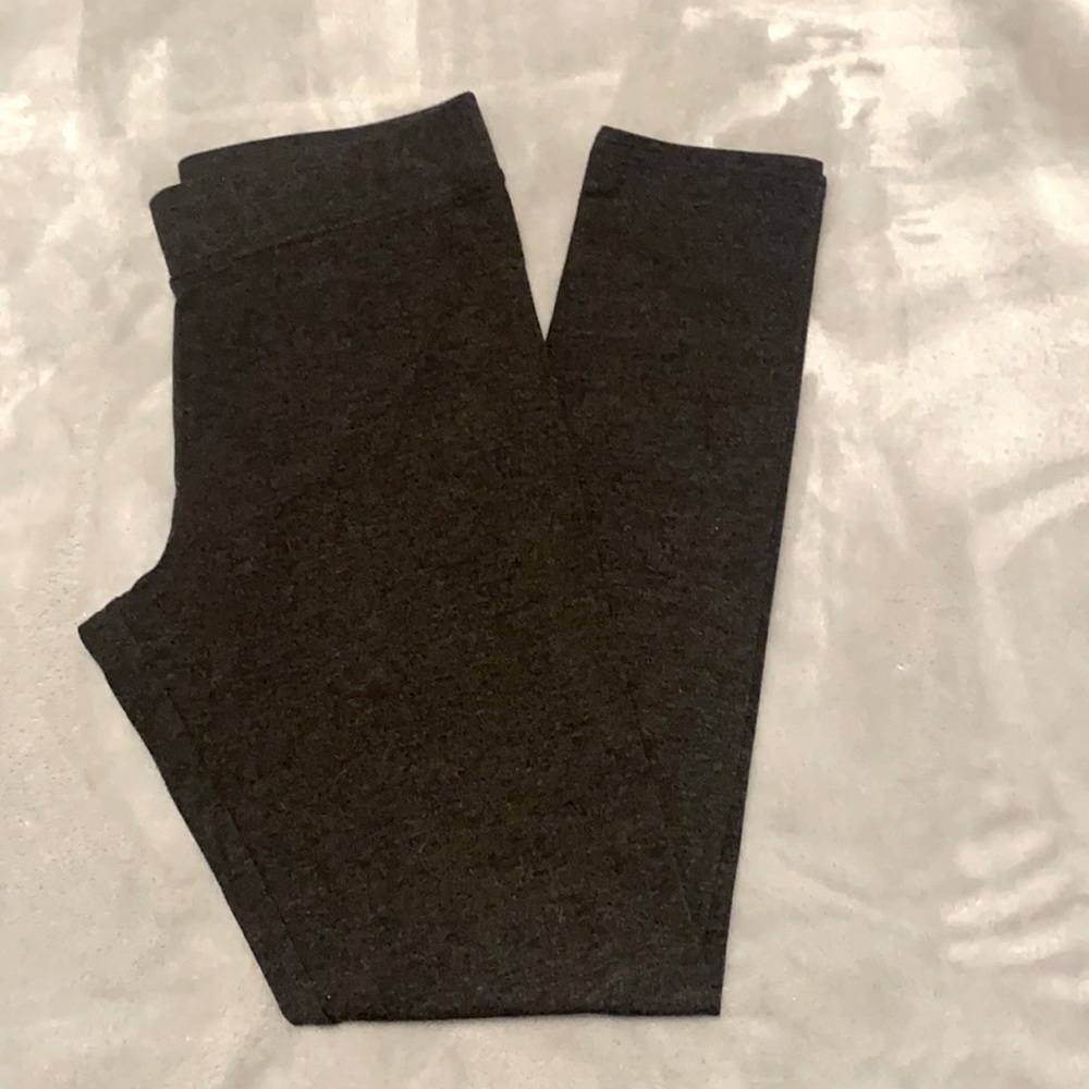 Women’s American Eagle Hi-Rise leggings in dark gray..Size M, NWOT.